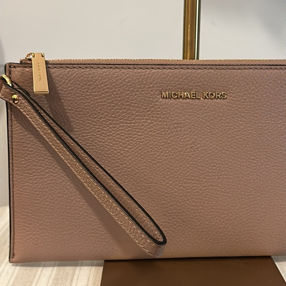 MICHAEL KORS Pebble Leather Wristlet in Blush, EUC Like New! GORGEOUS